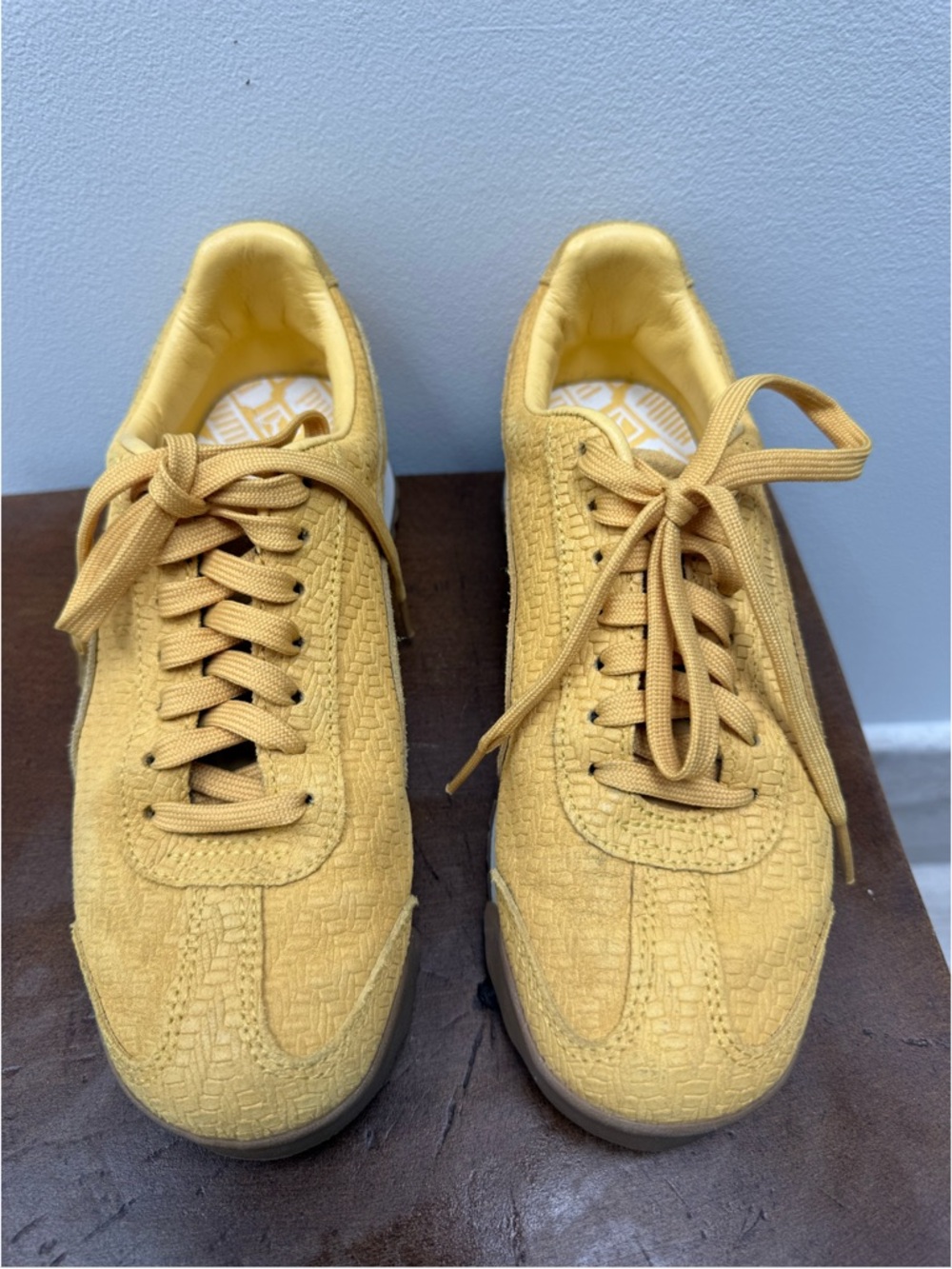 PUMA Roma Embossed Yellow Gold Logo Leather Suede Sneakers RARE - Picture 3 of 9